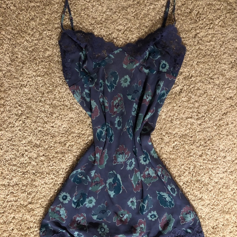Victoria Secret Slip - Picture 2 of 3